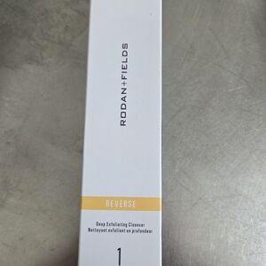 Rodan + Fields Reverse Deep Exfoliating Cleanser - White